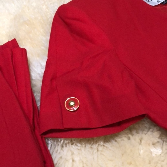 Red pleated skirt and Jacket size 4 - Picture 10 of 12